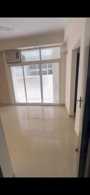 Bathroom in 4 BHK Villa at Amrapali Ivory Heights, Amrapali Dream Valley – for Rent