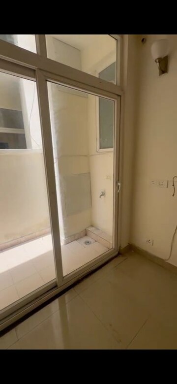 Room in 4 BHK Villa at Amrapali Ivory Heights, Amrapali Dream Valley – for Rent