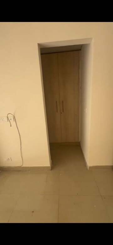 Room in 4 BHK Villa at Amrapali Ivory Heights, Amrapali Dream Valley – for Rent