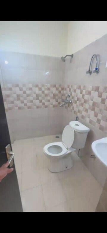 Bathroom in 4 BHK Villa at Amrapali Ivory Heights, Amrapali Dream Valley – for Rent