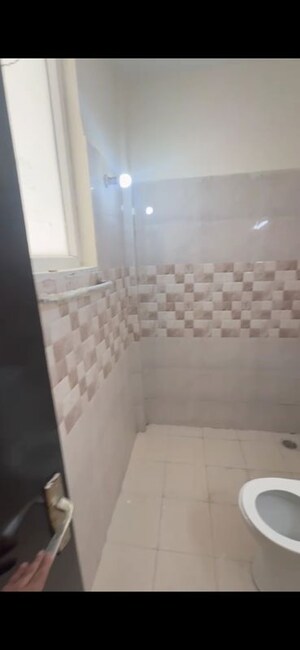 Bathroom in 4 BHK Villa at Amrapali Ivory Heights, Amrapali Dream Valley – for Rent