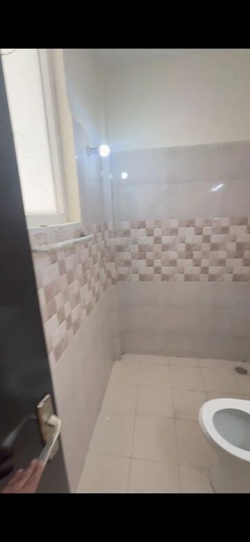 Bathroom in 4 BHK Villa at Amrapali Ivory Heights, Amrapali Dream Valley – for Rent