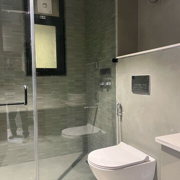 Bathroom in 4 BHK Builder Floor at Unitech South City II, South City 2 – for Rent