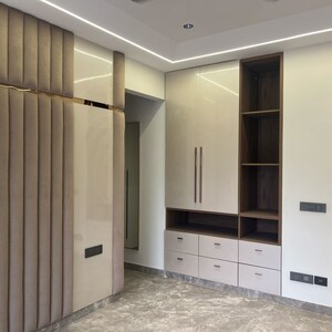 Room in 4 BHK Builder Floor at Unitech South City II, South City 2 – for Rent