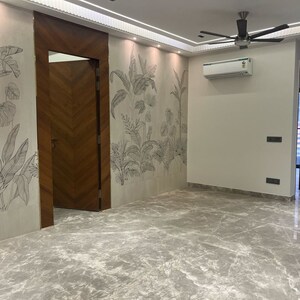 Bedroom in 4 BHK Builder Floor at Unitech South City II, South City 2 – for Rent