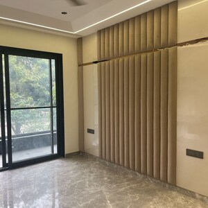 Room in 4 BHK Builder Floor at Unitech South City II, South City 2 – for Rent