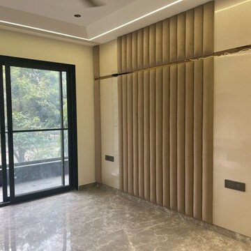 Room in 4 BHK Builder Floor at Unitech South City II, South City 2 – for Rent