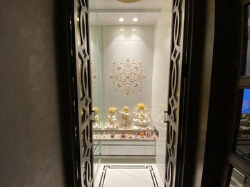 Room in 2 BHK Apartment at Santacruz West – for Rent