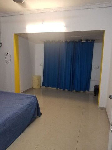 Bedroom in 2 BHK Apartment at Juhu – for Rent