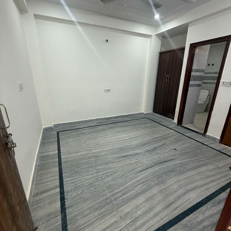 Bedroom, sector 63a 2.5 Bedroom 800 Sq.Ft. Builder Floor In Sector 63a Noida 9991148