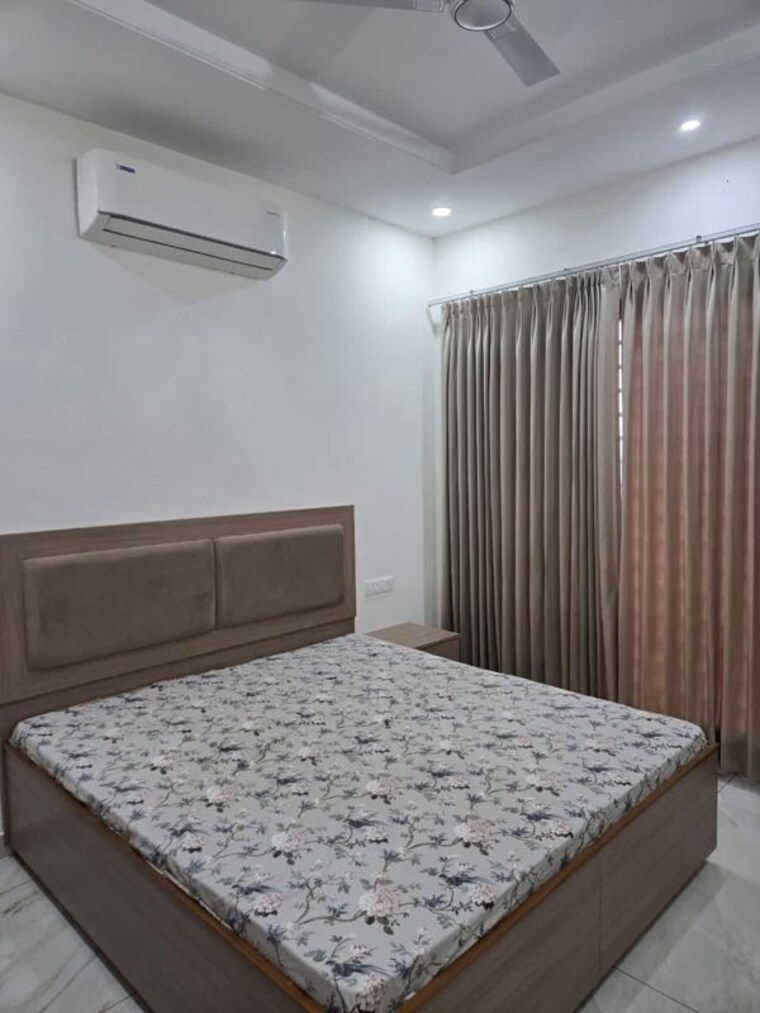 Bedroom, maya-green-lotus-saksham 3 Bedroom 1700 Sq.Ft. Apartment In International Airport Road Zirakpur 9991104