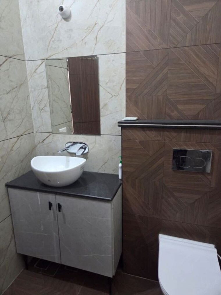 Bathroom, maya-green-lotus-saksham 3 Bedroom 1700 Sq.Ft. Apartment In International Airport Road Zirakpur 9991104