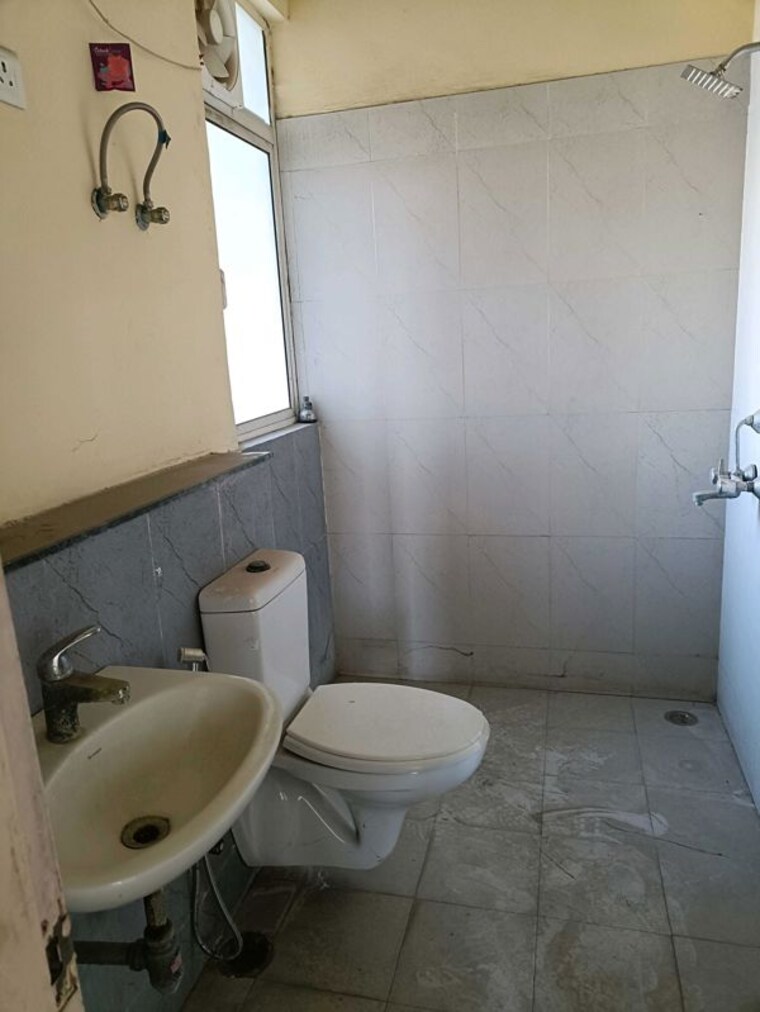 Bathroom, jaypee-greens-kensington-park-apartment-heights 2 Bedroom 1107 Sq.Ft. Apartment In Sector 133 Noida 9990849