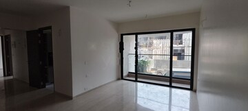 Room in 2 BHK Apartment at Kalpataru Magnus, Bandra East – for Rent