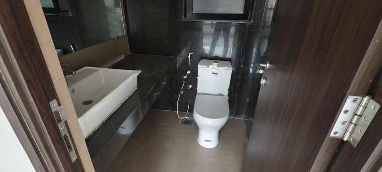 Bathroom, kalpataru-magnus 2 Bedroom 1120 Sq.Ft. Apartment In Bandra East Mumbai 9991392
