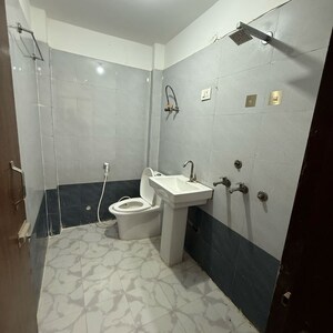 Team Area in 1.5 BHK Builder Floor at Sector 63a – for Rent