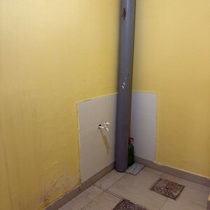 Room in 1.5 BHK Builder Floor at Sector 63a – for Rent