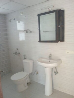 Bathroom in 3.5 BHK Apartment at Omaxe R2, Gomti Nagar – for Rent