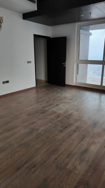 Room in 5 BHK Apartment at Mahindra Luminare, Sector 59 – for Rent