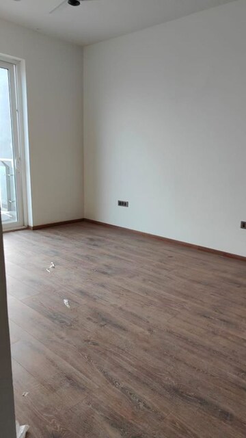 Room in 5 BHK Apartment at Mahindra Luminare, Sector 59 – for Rent