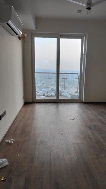 Room in 5 BHK Apartment at Mahindra Luminare, Sector 59 – for Rent