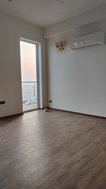 Room in 5 BHK Apartment at Mahindra Luminare, Sector 59 – for Rent