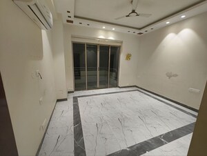 Kitchen in 3.5 BHK Apartment at Parsvnath Exotica, Sector 53 – for Rent