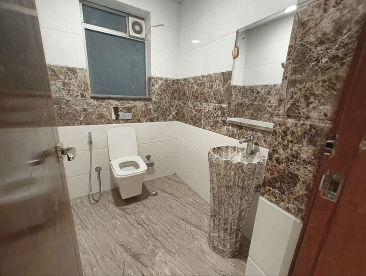 Bathroom, parsvnath-exotica 3.5 Bedroom 2900 Sq.Ft. Apartment In Sector 53 Gurgaon 9991623
