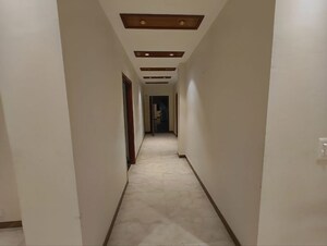 Building Lobby in 3.5 BHK Apartment at Parsvnath Exotica, Sector 53 – for Rent