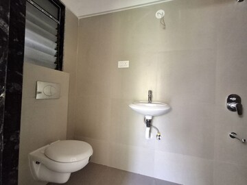 Bathroom in 3 BHK Apartment at Ashish Swapnalok Towers, Goregaon East – for Rent