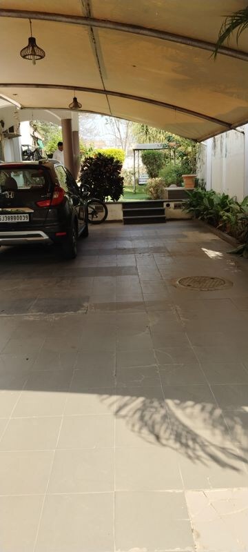 Parking in 5 BHK Villa at Thaltej – for Sale