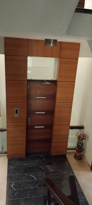 Furnished Amenities in 5 BHK Villa at Thaltej – for Sale