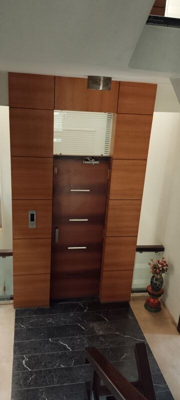 Furnished Amenities in 5 BHK Villa at Thaltej – for Sale