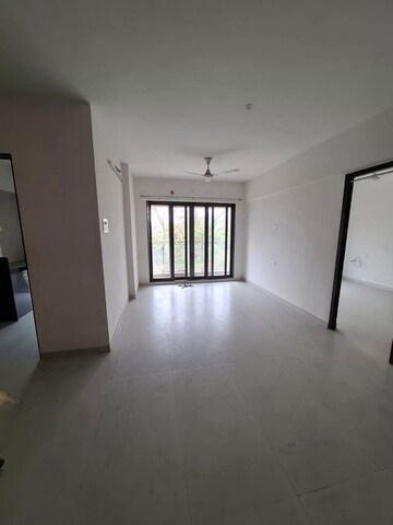 2 BHK Apartment For Rent in Mahavir Kalpavruksha, Ghodbunder Road