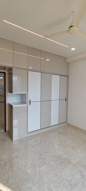 Room in 3 BHK Apartment at Aurobindo Kohinoor, Serilingampally – for Rent