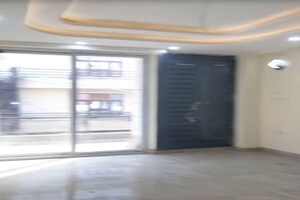 Room in 3 BHK Builder Floor at Sainik Colony – for Sale