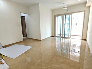 Room in 3 BHK Apartment at Dynamix Shagun Mall Tower, Malad East – for Rent