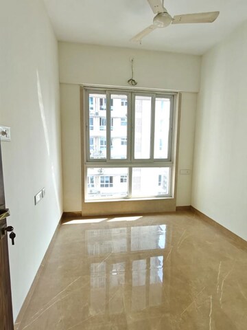 Room in 3 BHK Apartment at Dynamix Shagun Mall Tower, Malad East – for Rent