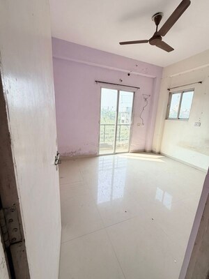 Room in 2 BHK Apartment at Makarba – for Rent