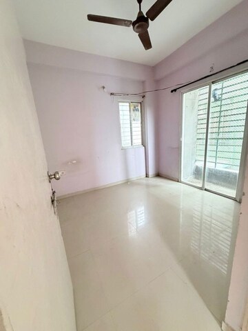 Room in 2 BHK Apartment at Makarba – for Rent