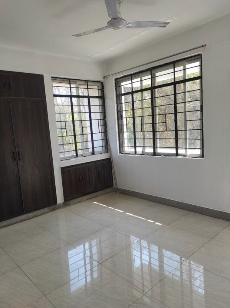 Room, morabadi 3 Bedroom 1250 Sq.Ft. Apartment In Morabadi Ranchi 9992383