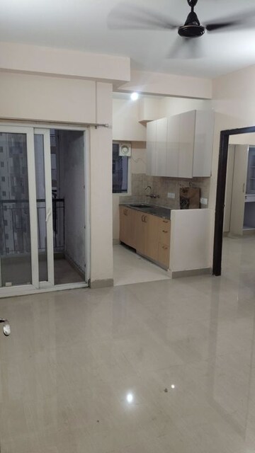 Room in 3 BHK Apartment at Panchsheel Greens II, Sector 16 Greater Noida – for Rent