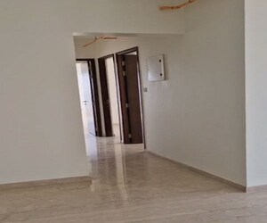 Room in 3 BHK Apartment at Kalpataru Elitus, Mulund West – for Rent