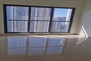 Room in 3 BHK Apartment at Kalpataru Elitus, Mulund West – for Rent