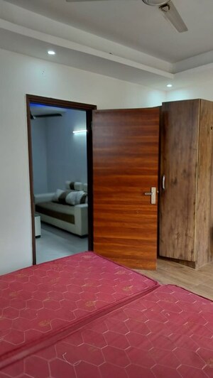 Room in 1 BHK Builder Floor at Ansal Sushant Apartments, Sushant Lok I – for Rent