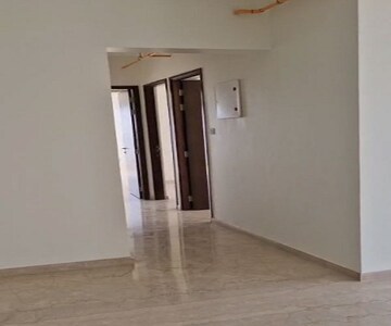 Room in 3 BHK Apartment at Kalpataru Elitus, Mulund West – for Rent