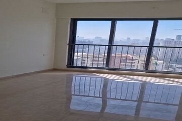 Room in 3 BHK Apartment at Kalpataru Elitus, Mulund West – for Rent