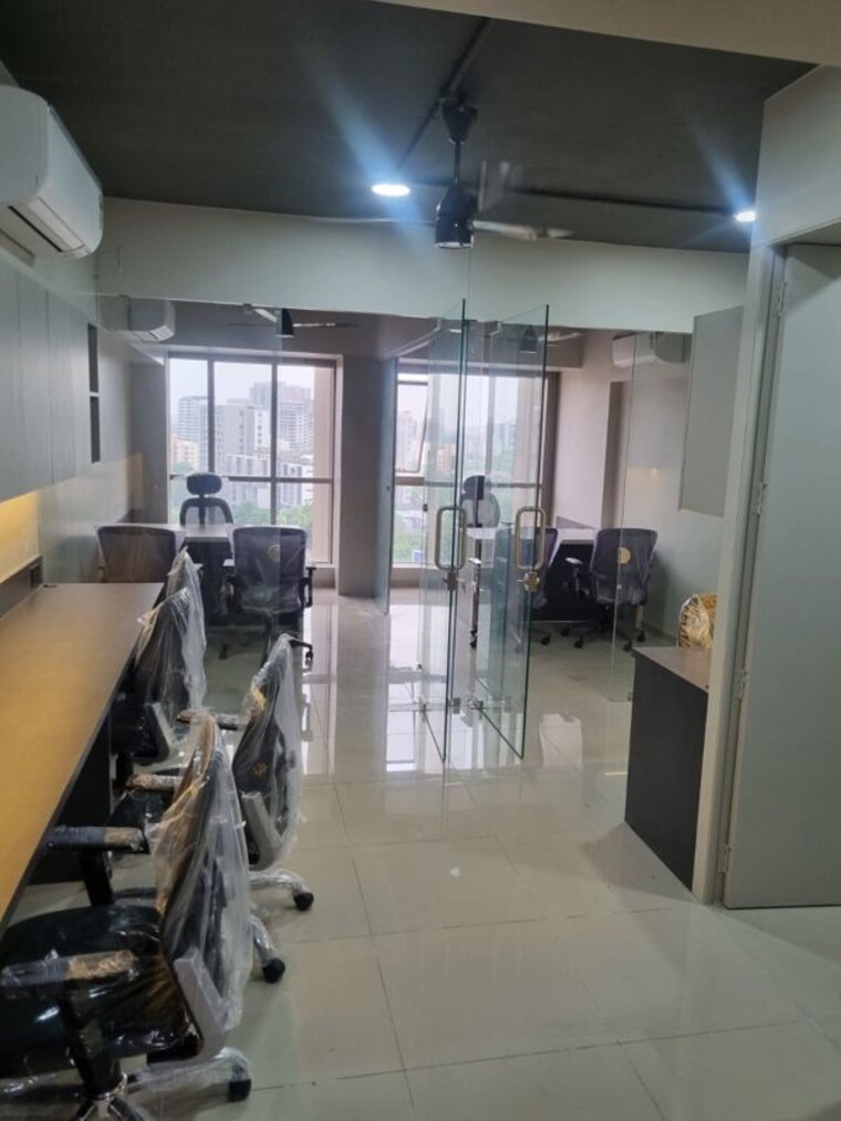 Gym, shilp-epitome Commercial Office Space 822 Sq.Ft. In Bodakdev Ahmedabad 9992869