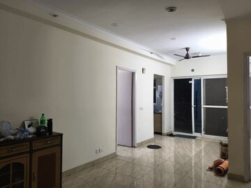 Room in 3 BHK Apartment at Amrapali Golf Homes, Sector 4 Greater Noida – for Rent