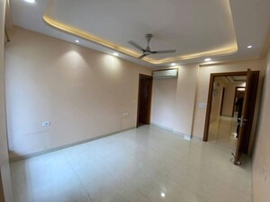 Room in 3 BHK Apartment at Amrapali Golf Homes, Sector 4 Greater Noida – for Rent